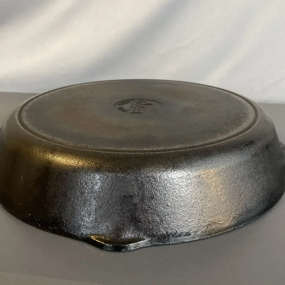 Vtg Lodge 10SK Cast Iron Pan Skillet 12